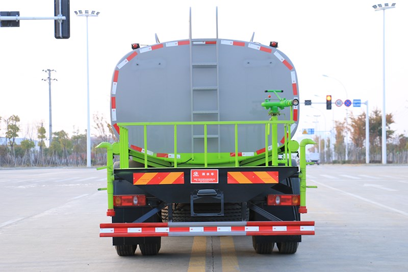 東風(fēng)專(zhuān)底12噸灑水車(chē)