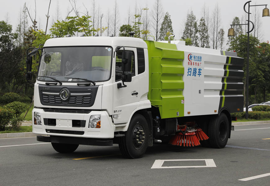 東風(fēng)天錦12噸掃路車 水4方/塵8方