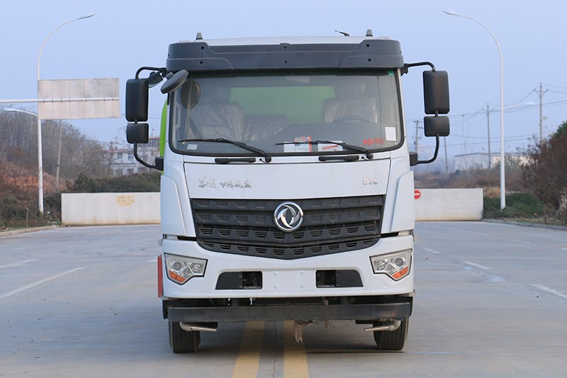 東風(fēng)專(zhuān)底12噸灑水車(chē)