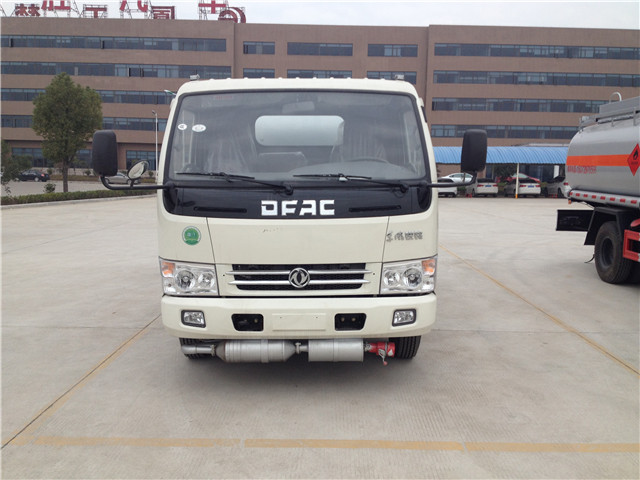 東風銳鈴5噸油罐車