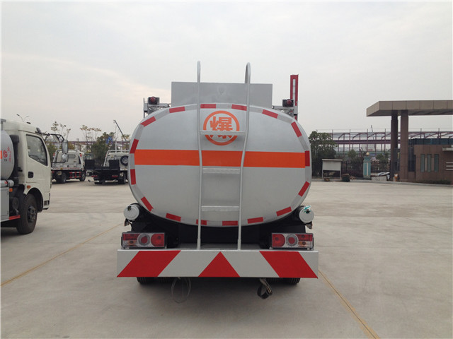 東風銳鈴5噸油罐車