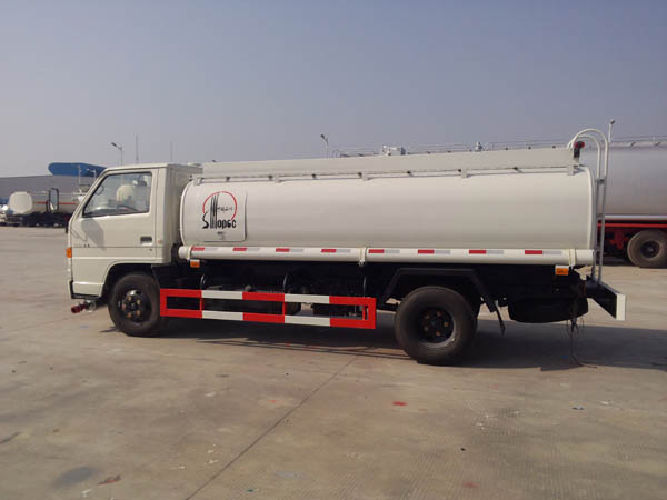 江鈴順達5噸油罐車