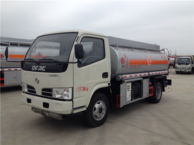 東風銳鈴5噸油罐車