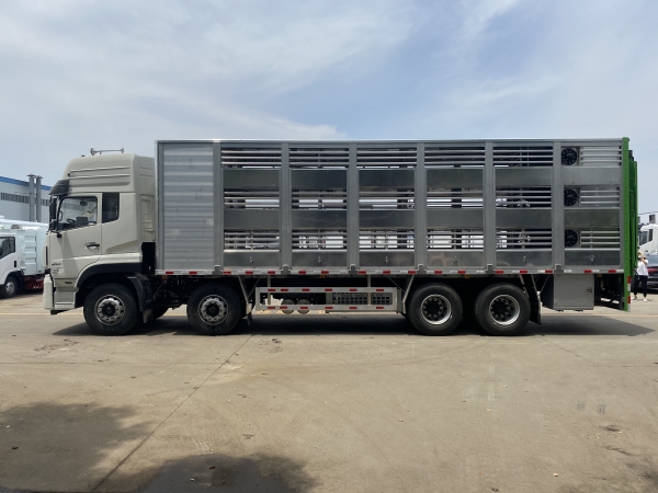 東風(fēng)天龍9.6米全鋁合金豬苗運(yùn)輸車
