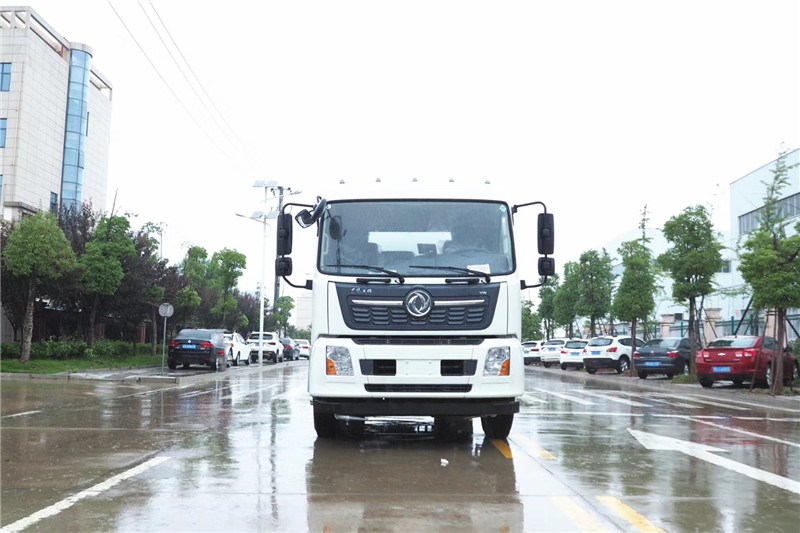 國六東風(fēng)天龍后八輪 20噸 噴霧車