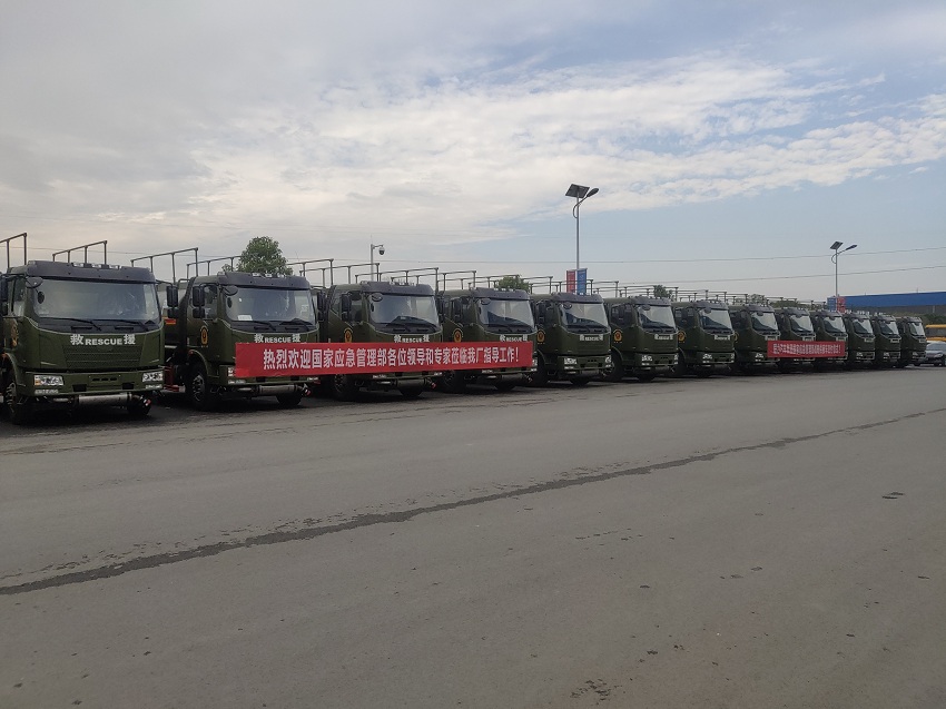 **采購(gòu)解放J6單橋14噸油罐車(chē)前部展示圖片