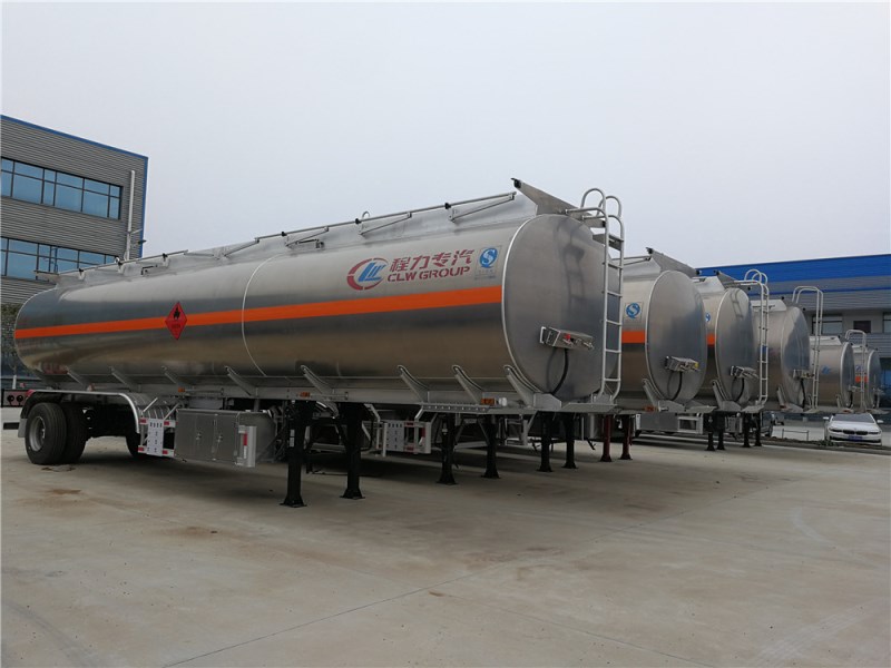 重汽豪沃(40-55L)鋁合金運(yùn)油半掛車(chē)